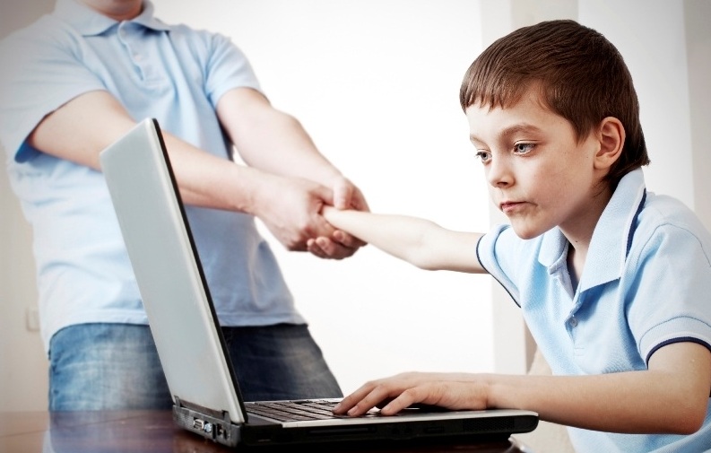 مواجهه ی درست والدین با بازی های آنلاین نوجوانان